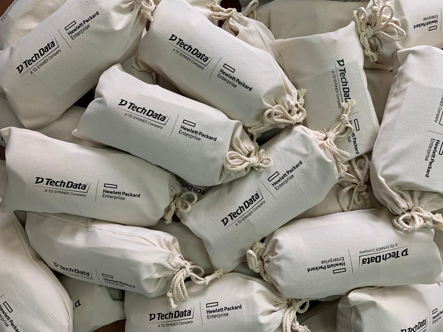 MUNCHEES customised reusable cotton canvas snack pouches for Tech Data's client appreciation event.